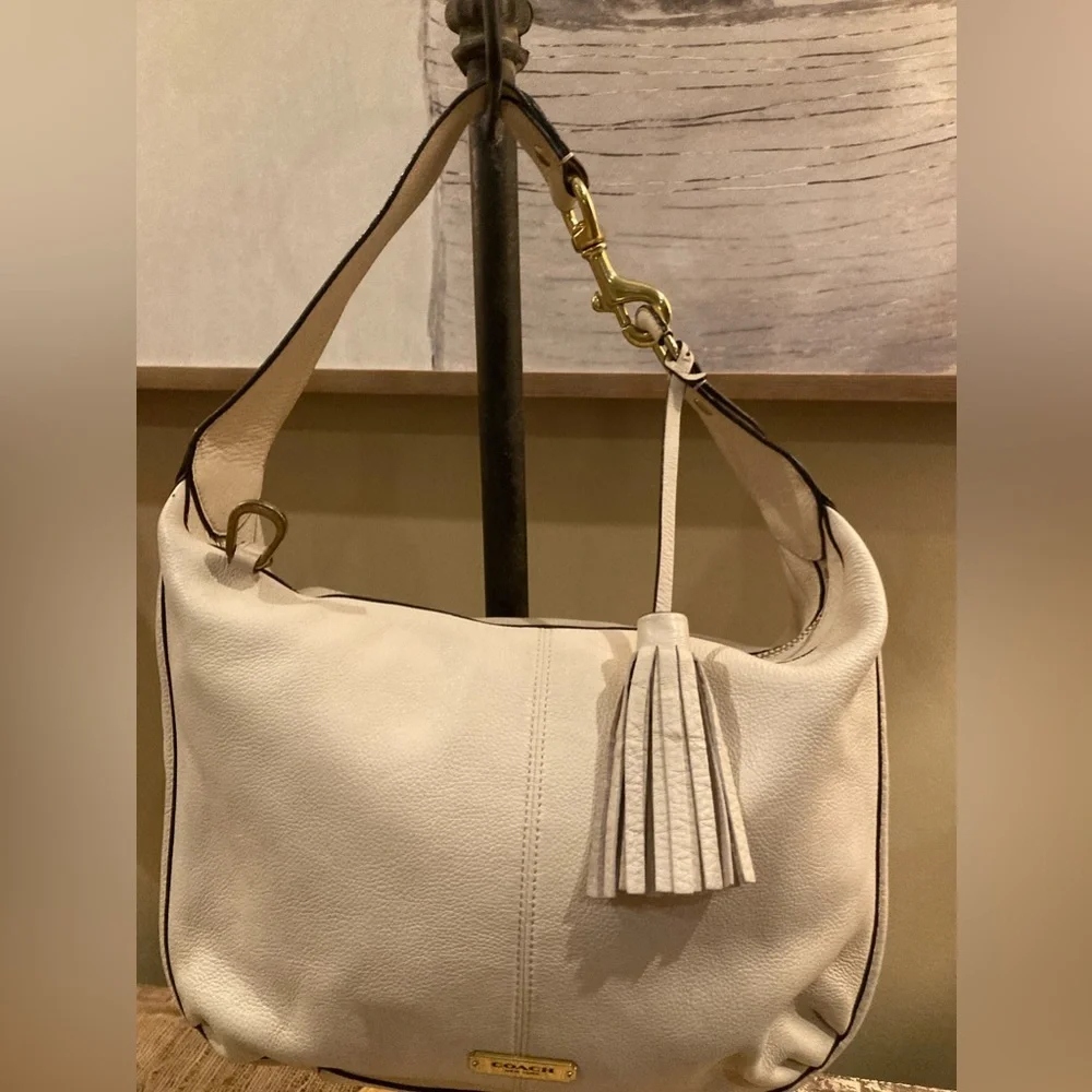 Coach‎ Avery Hobo Shoulder  Leather Bag In Bone(ivory Off White) F23960 Mint